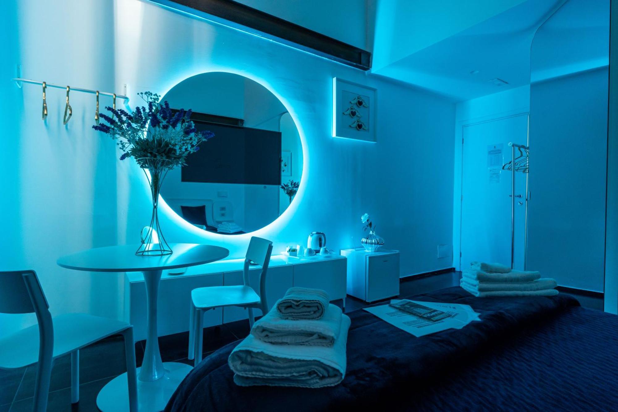 Skyhouse Chiaia Bed & Breakfast Napoli Exterior foto