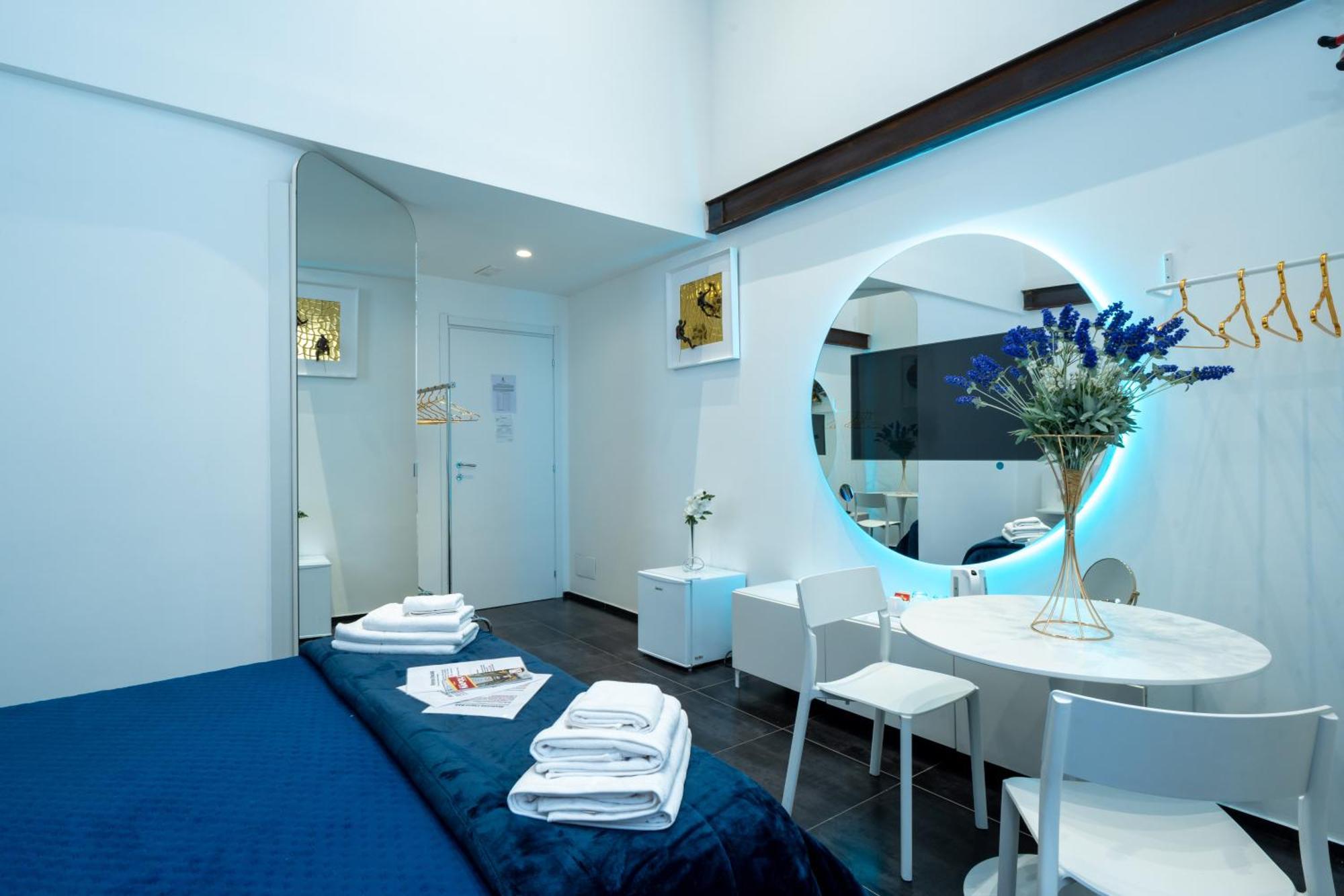 Skyhouse Chiaia Bed & Breakfast Napoli Exterior foto